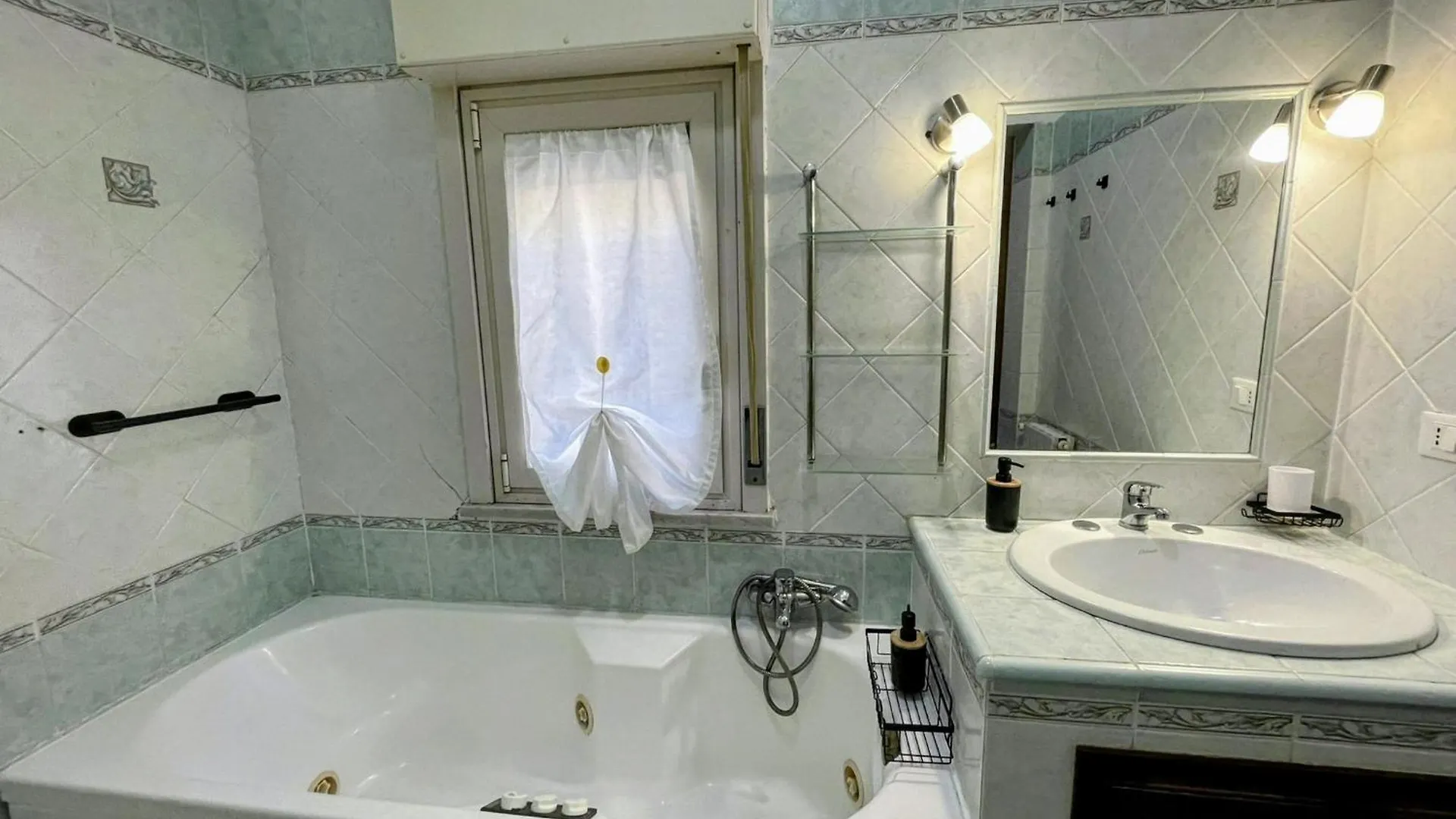 Holiday home Casa Vacanze Ciachea Home Con Giardino E Parcheggio In Sicilia Carini Italy